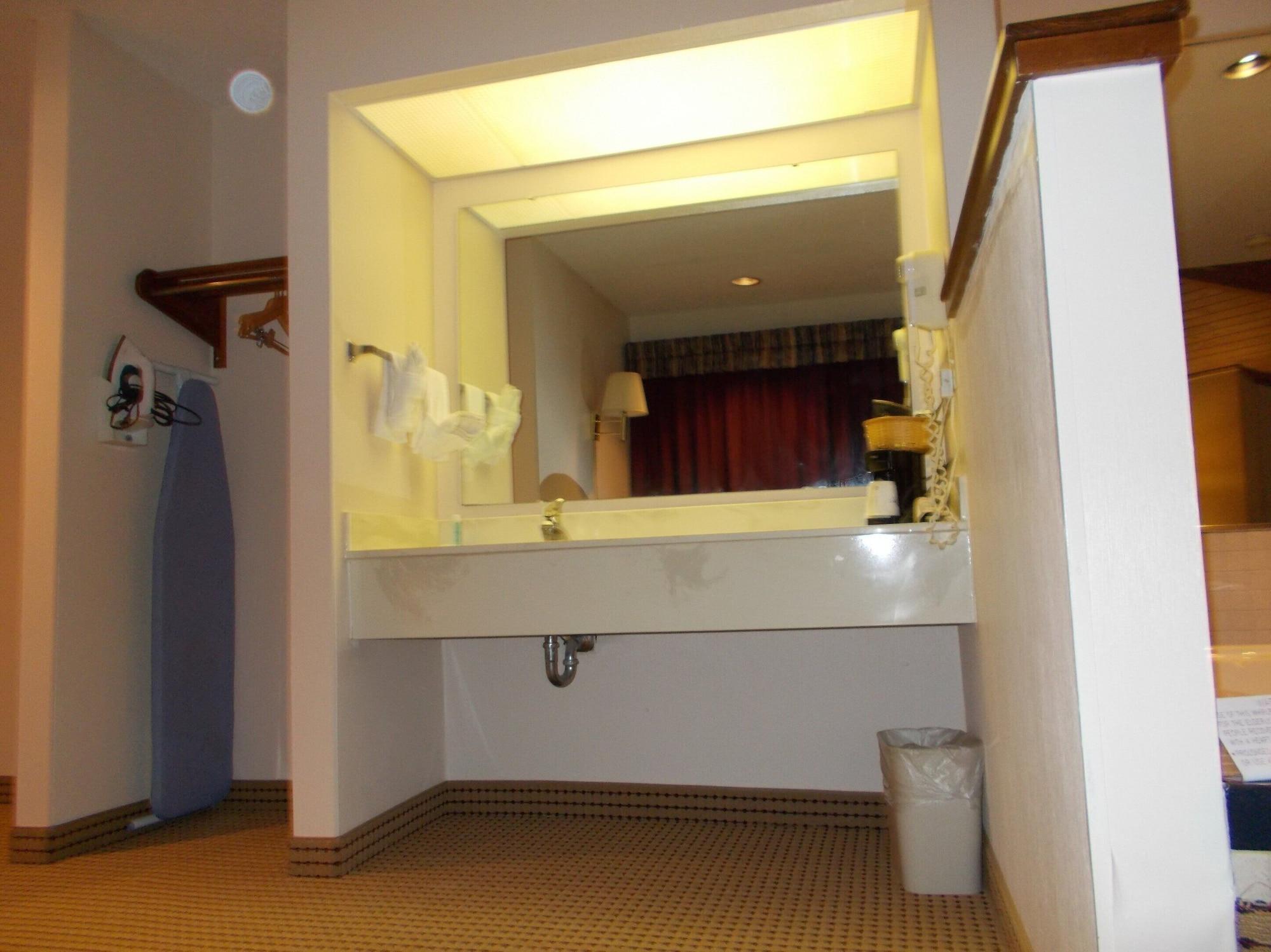 Royalton Inn And Suites, Wilmington,Ohio Экстерьер фото